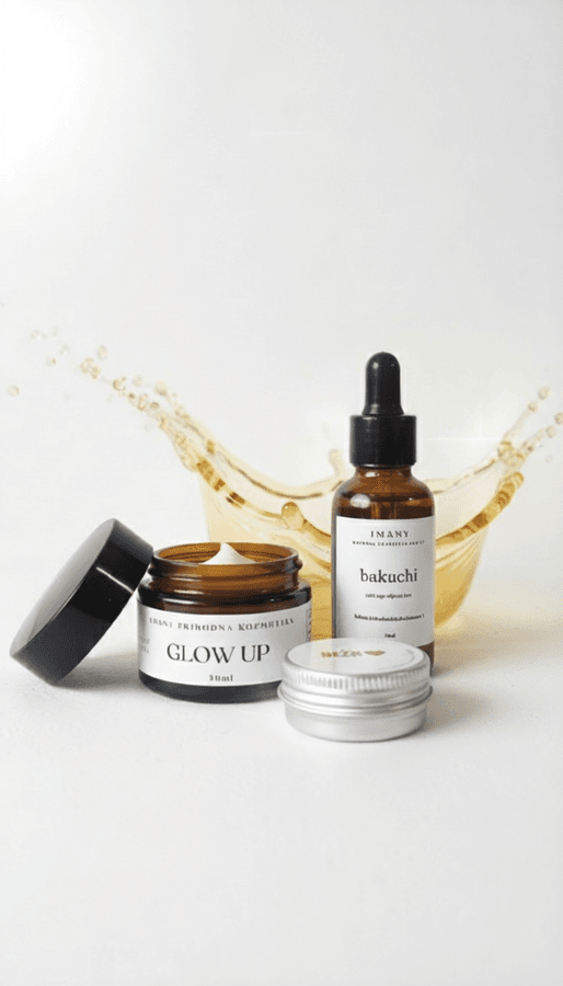 IMANY Glow Up Krema za Lice za suvu i normalnu kožu u tamnoj staklenoj teglici sa crnim poklopcem. Bela etiketa sa nazivom proizvoda i sastojcima je jasno vidljiva.